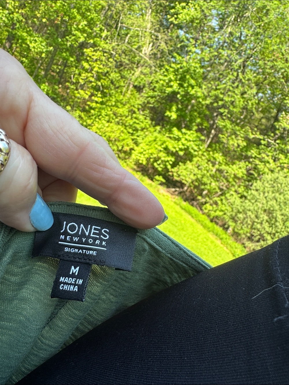 Jones New York V-Neck Cut-Out Short Sleeve Top - Green - Size Medium 100% Cotton - Picture 4 of 7